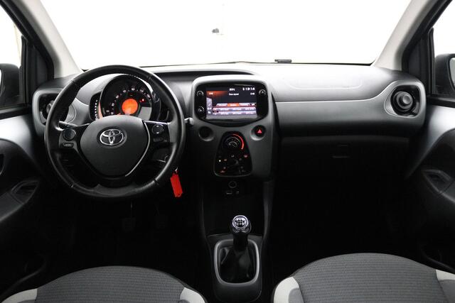 Toyota AYGO 1.0 VVT-i x-play | Groot scherm multimedia | Airco | Parkeercamera |