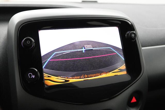 Toyota AYGO 1.0 VVT-i x-play | Groot scherm multimedia | Airco | Parkeercamera |