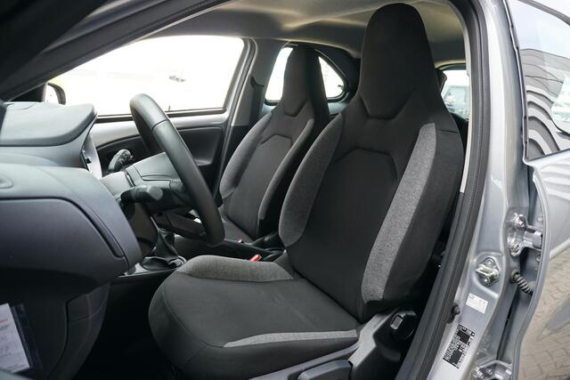 Toyota AYGO X 1.0 VVT-i MT Play + CAMERA / ADAPTIEVE CRUISE / CARPLAY