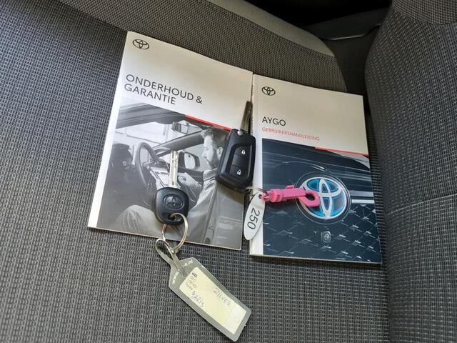 Toyota AYGO 1.0 VVT-i x-Play, Camera! Carplay! VERWACHT!!