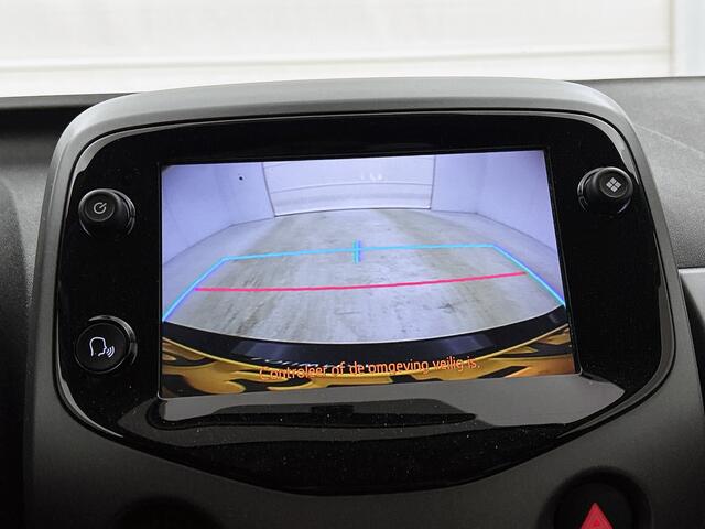 Toyota AYGO 1.0 VVT-i x-joy | Dealer onderhouden | Apple CarPlay/Android Auto | Climate Control | DAB | Automatische verlichting | Velgen | Elektrische ramen voor | Buitenspiegels elektrisch verstelbaar |