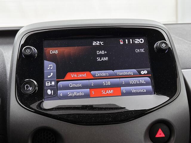 Toyota AYGO 1.0 VVT-i x-joy | Dealer onderhouden | Apple CarPlay/Android Auto | Climate Control | DAB | Automatische verlichting | Velgen | Elektrische ramen voor | Buitenspiegels elektrisch verstelbaar |