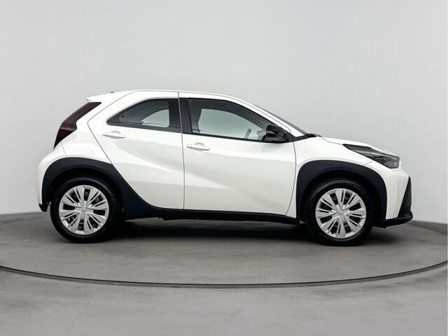 Toyota AYGO X Hybrid 115 play