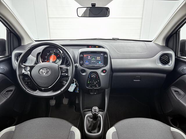 Toyota AYGO 1.0 VVT-i x-play | Dealer onderhouden | Apple CarPlay/Android Auto | Airco | Achteruitrijcamera | Fietsendrager beugel | leseman