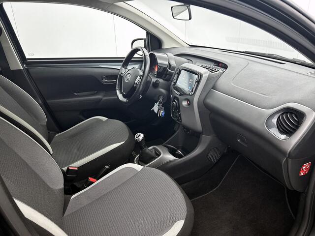 Toyota AYGO 1.0 VVT-i x-play | Dealer onderhouden | Apple CarPlay/Android Auto | Airco | Achteruitrijcamera | Fietsendrager beugel | leseman