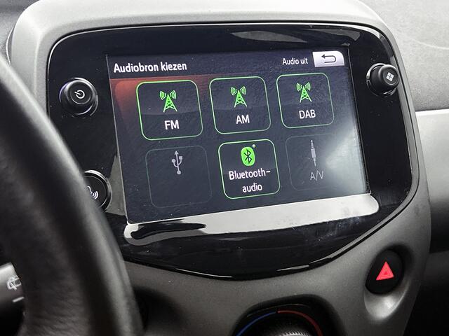 Toyota AYGO 1.0 VVT-i x-play | Dealer onderhouden | Apple CarPlay/Android Auto | Airco | Achteruitrijcamera | Fietsendrager beugel | leseman