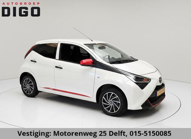 Toyota AYGO 1.0 VVT-i CORAL RED PACK 1e EIG. GARANTIE 7-2030* AIRCO. CARPLAY NAVI.PRIVACY GLASS. COMFORT PACK.100% OH