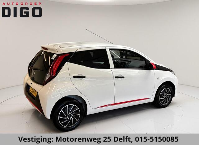 Toyota AYGO 1.0 VVT-i CORAL RED PACK 1e EIG. GARANTIE 7-2030* AIRCO. CARPLAY NAVI.PRIVACY GLASS. COMFORT PACK.100% OH