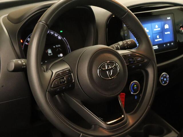 Toyota AYGO X 1.0 VVT-i MT Play - ORIGINEEL NEDERLANDSE AUTO - AIRCO - ADAPTIEVE CRUISE CONTROL - ACHTERUITRIJCAMERA - BLUETOOTH - LICHTSENSOR - DAB RADIO