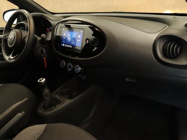 Toyota AYGO X 1.0 VVT-i MT Play - ORIGINEEL NEDERLANDSE AUTO - AIRCO - ADAPTIEVE CRUISE CONTROL - ACHTERUITRIJCAMERA - BLUETOOTH - LICHTSENSOR - DAB RADIO