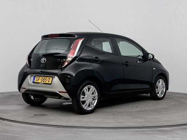 Toyota AYGO 1.0 VVT-i x-play | Airco | Achteruitrijcamera | Bluetooth | Elektrische ramen voor | Elektrisch verstelbare spiegels |