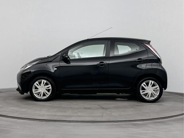 Toyota AYGO 1.0 VVT-i x-play | Airco | Achteruitrijcamera | Bluetooth | Elektrische ramen voor | Elektrisch verstelbare spiegels |