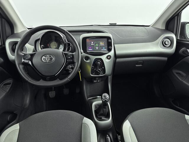 Toyota AYGO 1.0 VVT-i x-play | Airco | Achteruitrijcamera | Bluetooth | Elektrische ramen voor | Elektrisch verstelbare spiegels |