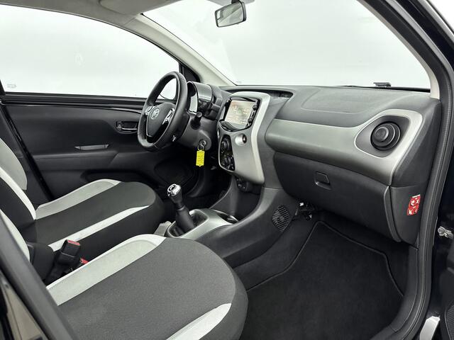 Toyota AYGO 1.0 VVT-i x-play | Airco | Achteruitrijcamera | Bluetooth | Elektrische ramen voor | Elektrisch verstelbare spiegels |