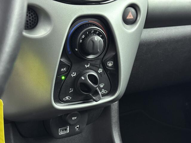 Toyota AYGO 1.0 VVT-i x-play | Airco | Achteruitrijcamera | Bluetooth | Elektrische ramen voor | Elektrisch verstelbare spiegels |