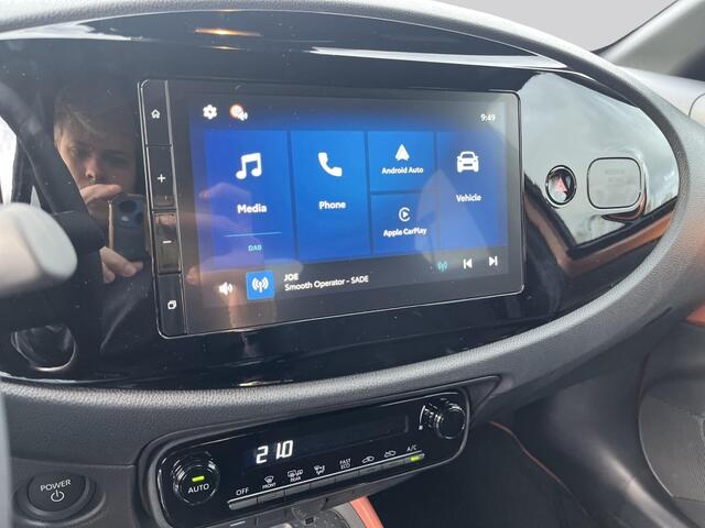 Toyota AYGO X Hybrid 115 Black Edition | Stoelverwarming | Park. Sensoren | AC