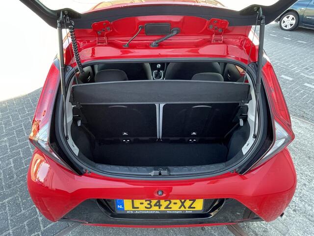 Toyota AYGO 1.0 VVT-i x-play | Rijklaar prijs | Apple/Android Navigatie | All-season banden | Org NL en 1e Eigenaar |