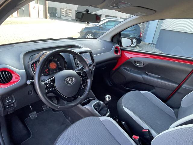 Toyota AYGO 1.0 VVT-i x-play | Rijklaar prijs | Apple/Android Navigatie | All-season banden | Org NL en 1e Eigenaar |