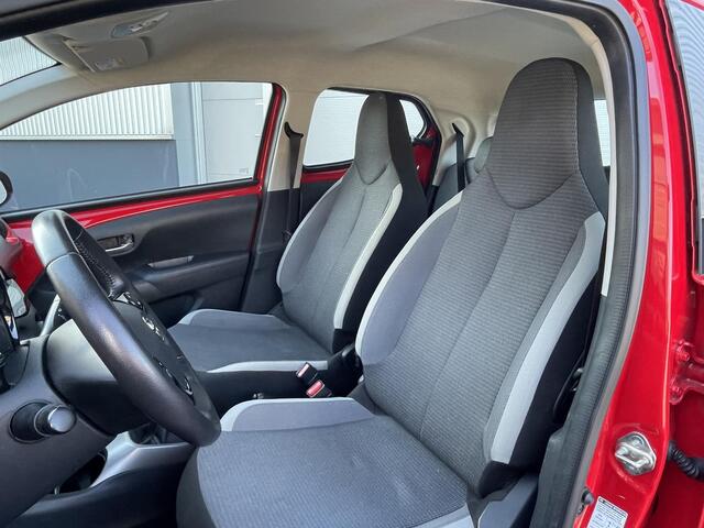 Toyota AYGO 1.0 VVT-i x-play | Rijklaar prijs | Apple/Android Navigatie | All-season banden | Org NL en 1e Eigenaar |