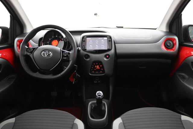 Toyota AYGO 1.0 VVT-i x-cite | Cabrio | Airco | Parkeercamera | Lichtmetalen velgen | Groot media scherm |