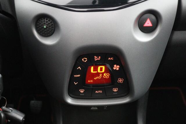 Toyota AYGO 1.0 VVT-i x-cite | Cabrio | Airco | Parkeercamera | Lichtmetalen velgen | Groot media scherm |