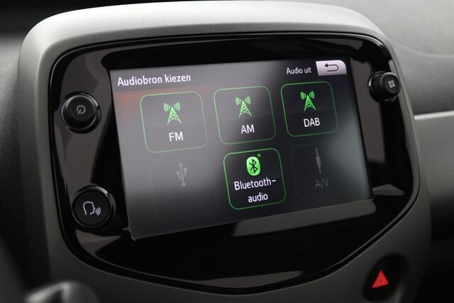 Toyota AYGO 1.0 VVT-i x-cite | Cabrio | Airco | Parkeercamera | Lichtmetalen velgen | Groot media scherm |