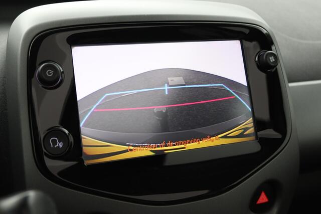 Toyota AYGO 1.0 VVT-i x-cite | Cabrio | Airco | Parkeercamera | Lichtmetalen velgen | Groot media scherm |