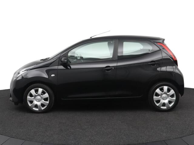 Toyota AYGO 1.0 VVT-i x-play | Parkeercamera | Groot mediascherm | Apple Carplay Android Auto |