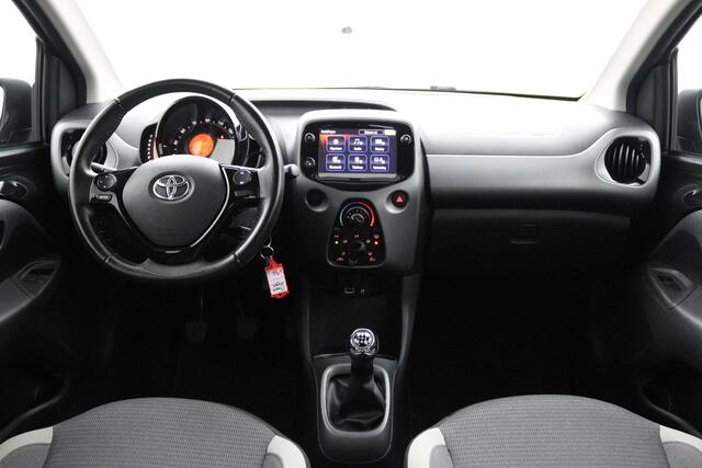 Toyota AYGO 1.0 VVT-i x-play | Parkeercamera | Groot mediascherm | Apple Carplay Android Auto |