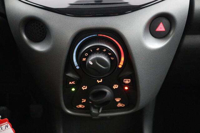 Toyota AYGO 1.0 VVT-i x-play | Parkeercamera | Groot mediascherm | Apple Carplay Android Auto |