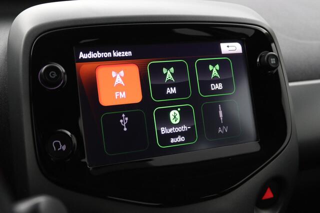 Toyota AYGO 1.0 VVT-i x-play | Parkeercamera | Groot mediascherm | Apple Carplay Android Auto |