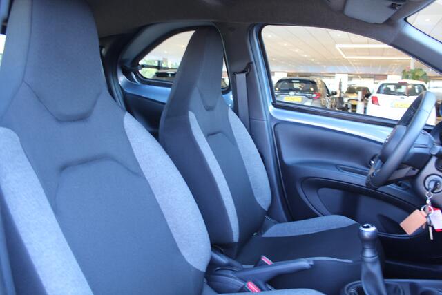 Toyota AYGO X 1.0 VVT-i MT Play | Rijklaar | LMV | Apple/Android | Camera | DAB+ | Bluetooth