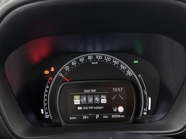 Toyota AYGO X 1.0 VVT-i S-CVT Pulse + | BTW Voertuig | Parkeersensoren voor+achter | Keyless Entry/Start | Climate Control | Cruise Control Adaptive | achteruitrijcamera | Apple CarPlay/Android Auto |