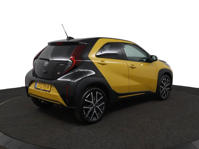 Toyota AYGO X Hybrid 115 GR Sport Stoelverwarming | Keyless entry | Draadloze telefoonlader | Achteruitrijcamera | JBL premium sound |