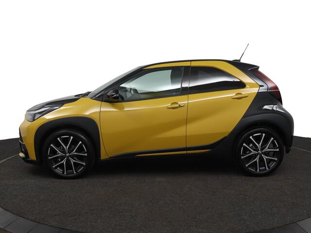 Toyota AYGO X Hybrid 115 GR Sport Stoelverwarming | Keyless entry | Draadloze telefoonlader | Achteruitrijcamera | JBL premium sound |