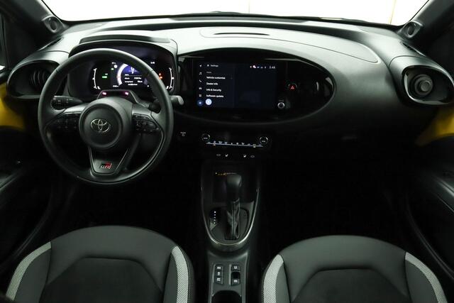 Toyota AYGO X Hybrid 115 GR Sport Stoelverwarming | Keyless entry | Draadloze telefoonlader | Achteruitrijcamera | JBL premium sound |