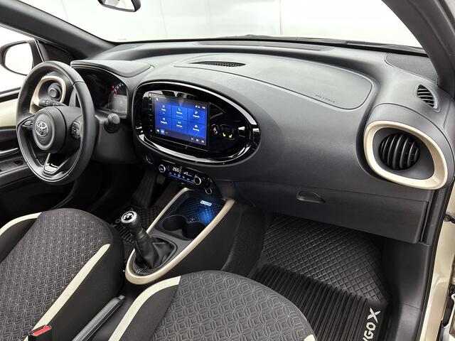 Toyota AYGO X 1.0 VVT-i MT Envy | Dealer Onderhouden | Stoelverwarming | Parkeersensoren voor+achter | Climate Control | Keyless Entry/Start | Draadloze telefoonlader | Groot Scherm | Navigatie | Apple CarPlay/Android Auto