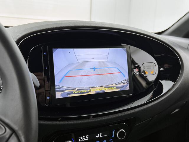 Toyota AYGO X 1.0 VVT-i MT Envy | Dealer Onderhouden | Stoelverwarming | Parkeersensoren voor+achter | Climate Control | Keyless Entry/Start | Draadloze telefoonlader | Groot Scherm | Navigatie | Apple CarPlay/Android Auto