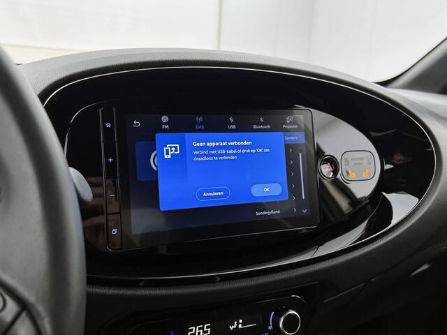 Toyota AYGO X 1.0 VVT-i MT Envy | Dealer Onderhouden | Stoelverwarming | Parkeersensoren voor+achter | Climate Control | Keyless Entry/Start | Draadloze telefoonlader | Groot Scherm | Navigatie | Apple CarPlay/Android Auto