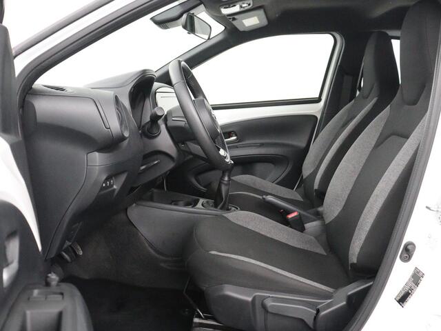 Toyota AYGO X 1.0 VVT-i MT Play | 5-deurs | Adaptive cruise | Lane assist | Carplay | DAB | NAP 31.639km | Airco