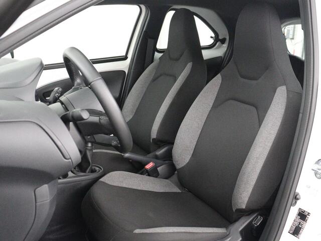 Toyota AYGO X 1.0 VVT-i MT Play | 5-deurs | Adaptive cruise | Lane assist | Carplay | DAB | NAP 31.639km | Airco