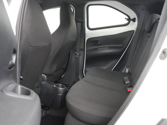 Toyota AYGO X 1.0 VVT-i MT Play | 5-deurs | Adaptive cruise | Lane assist | Carplay | DAB | NAP 31.639km | Airco
