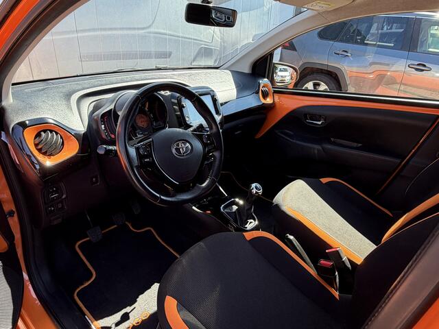 Toyota AYGO 1.0 VVT-i X-Cite Bi-Tone NL Auto Dealer Onderhouden Carplay
