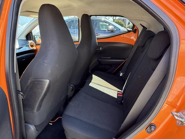 Toyota AYGO 1.0 VVT-i X-Cite Bi-Tone NL Auto Dealer Onderhouden Carplay