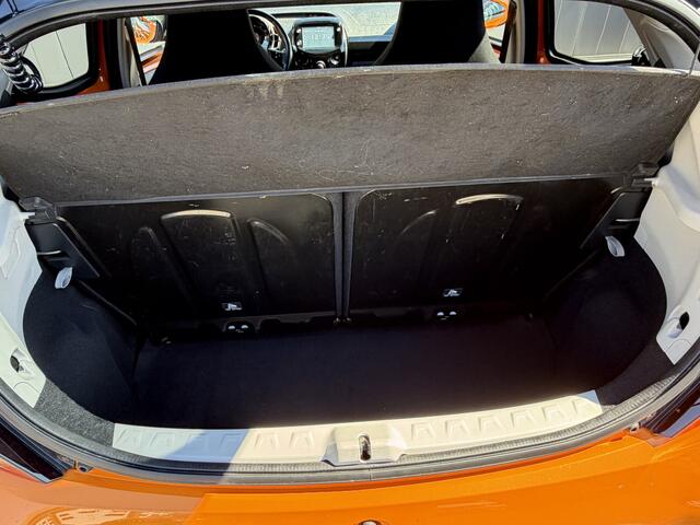 Toyota AYGO 1.0 VVT-i X-Cite Bi-Tone NL Auto Dealer Onderhouden Carplay