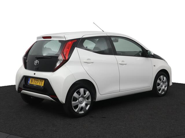 Toyota AYGO 1.0 VVT-i x-play | Groot scherm multimedia | Airco | Parkeercamera |