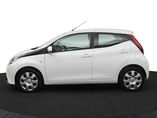Toyota AYGO 1.0 VVT-i x-play | Groot scherm multimedia | Airco | Parkeercamera |