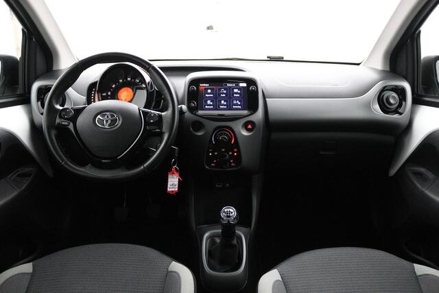 Toyota AYGO 1.0 VVT-i x-play | Groot scherm multimedia | Airco | Parkeercamera |