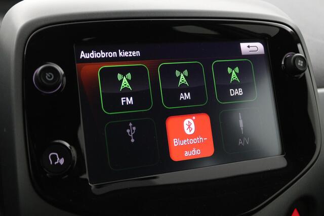 Toyota AYGO 1.0 VVT-i x-play | Groot scherm multimedia | Airco | Parkeercamera |
