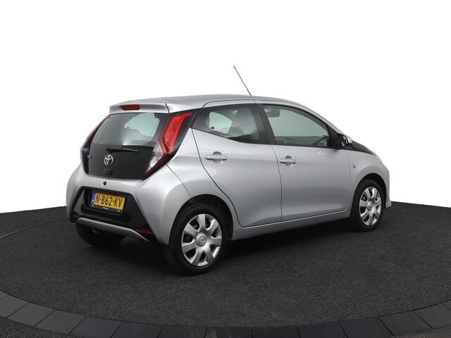 Toyota AYGO 1.0 VVT-i x-play | Groot scherm multimedia | Airco | Parkeercamera |